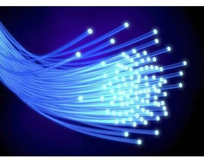 光线也会拐弯？揭秘光缆如何引导光传输